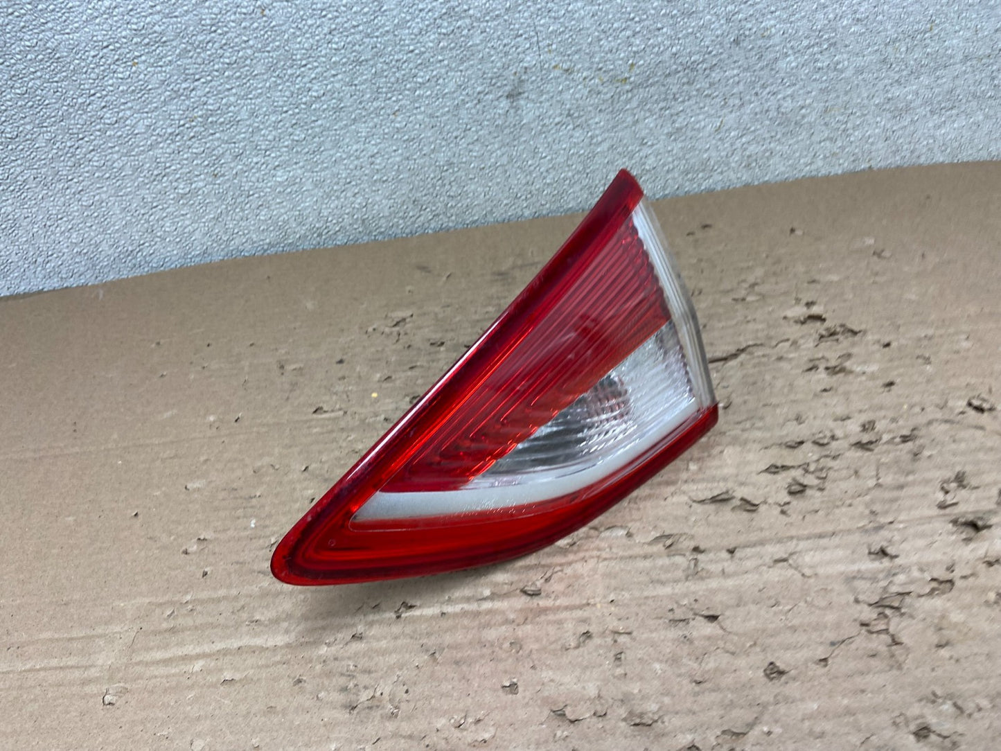 2013 to 2016 Ford Escape Right Passenger RH Side Inner Tail Light OEM AB1689 DW2
