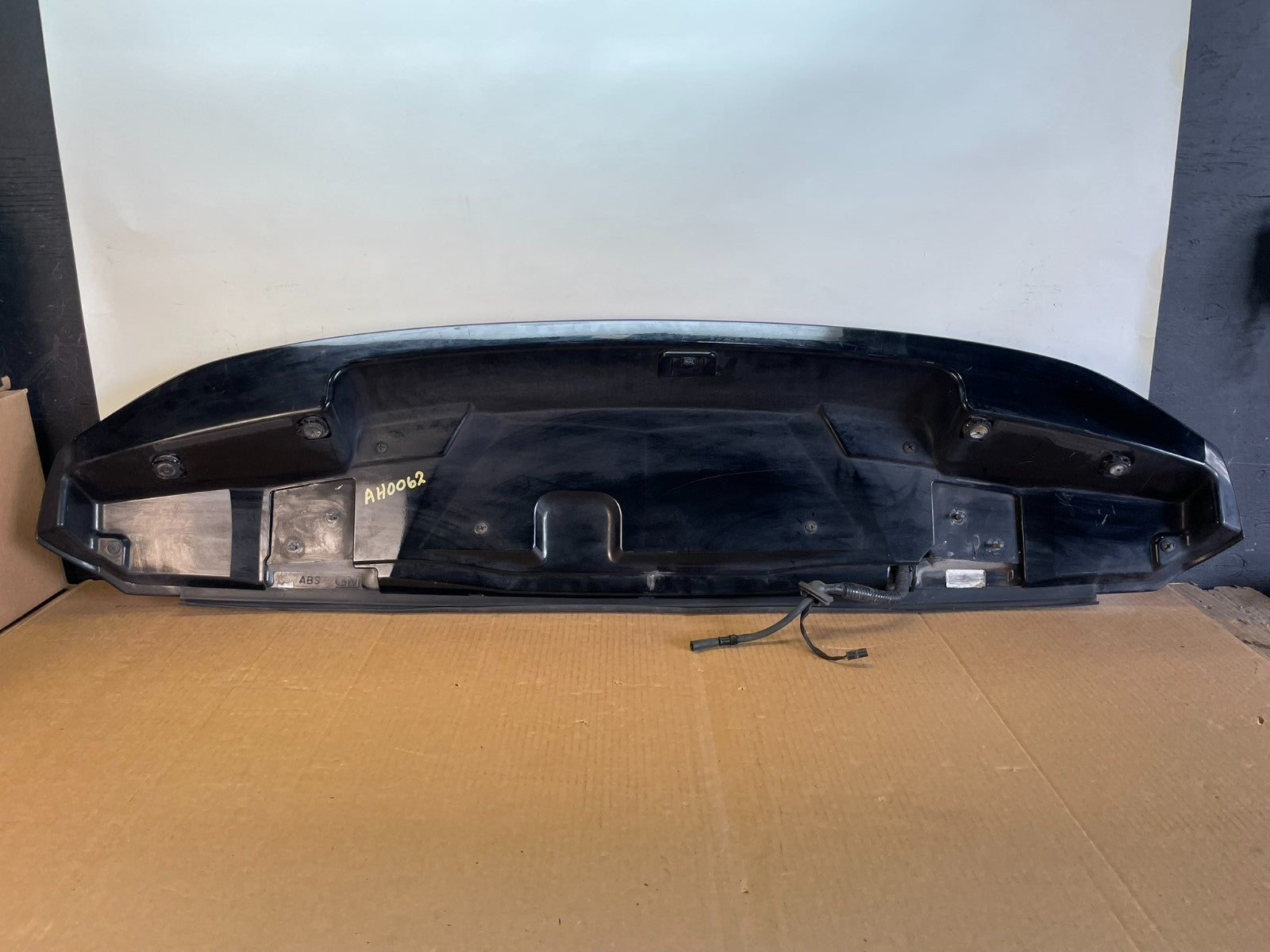 2016-2020 Chevrolet Tahoe Suburban Yukon Spoiler Wing 3rd Brake Light ah0062 DG6