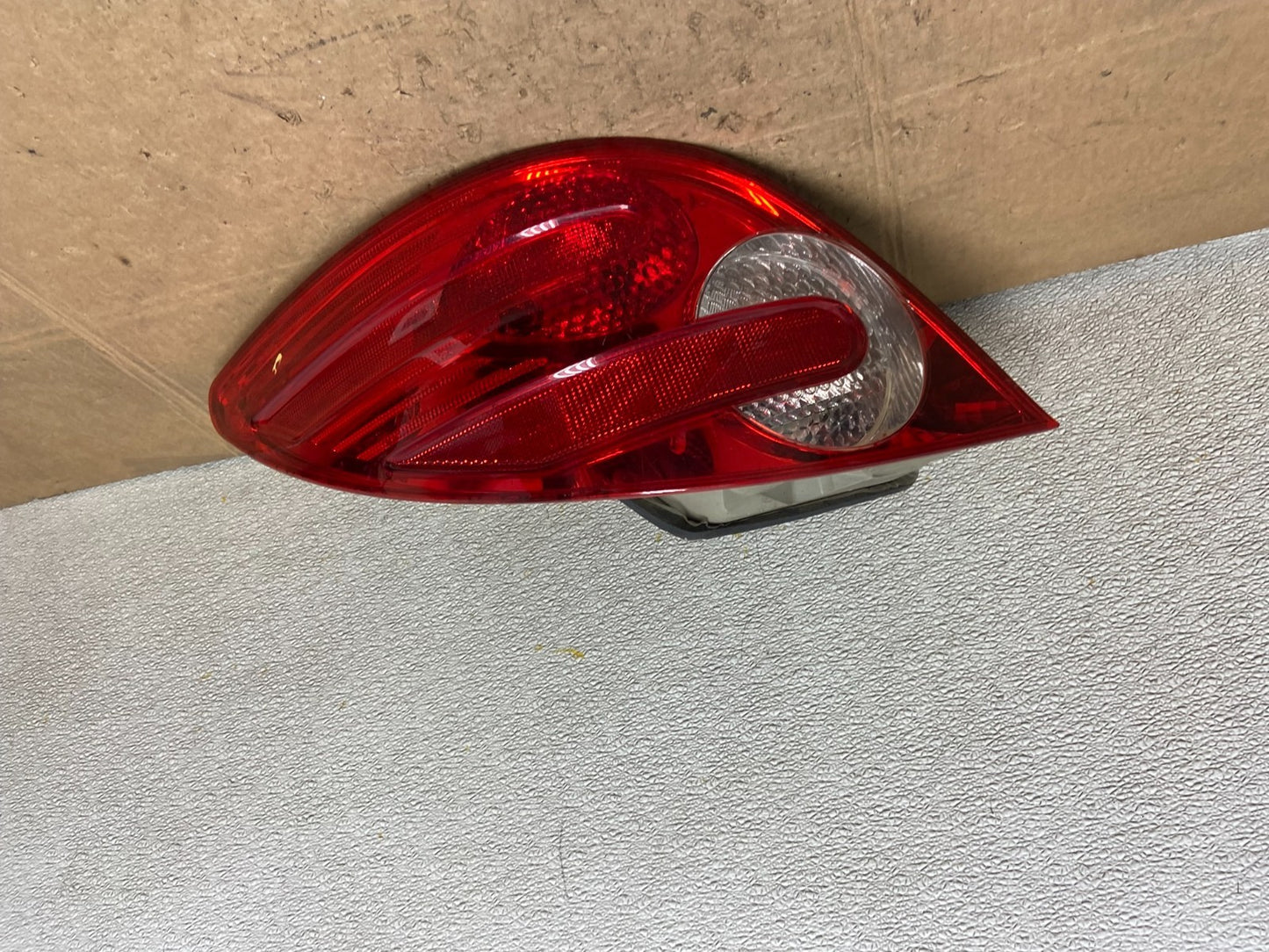 2006 to 2010 Mercedes W251 R-Class Left Driver LH Side Tail Light Y6983 DW0