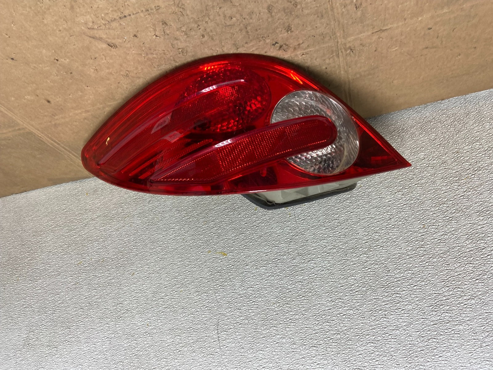 2006 to 2010 Mercedes W251 R-Class Left Driver LH Side Tail Light Y6983 DW0