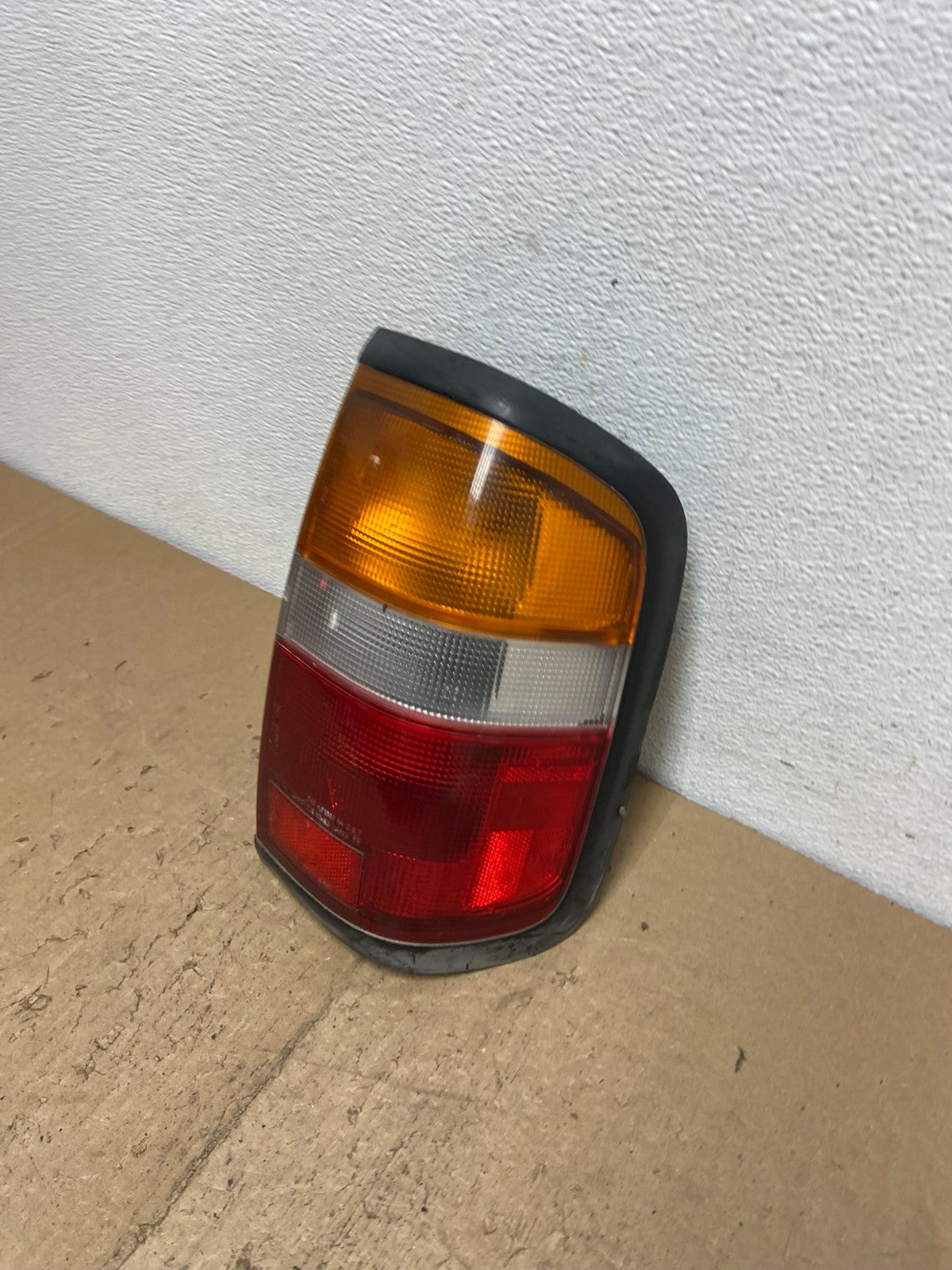 1996 - 1998 Nissan Pathfinder Right Passenger RH Side Tail light AC7317 LK1