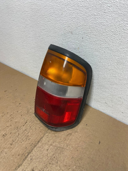1996 - 1998 Nissan Pathfinder Right Passenger RH Side Tail light AC7317 LK1