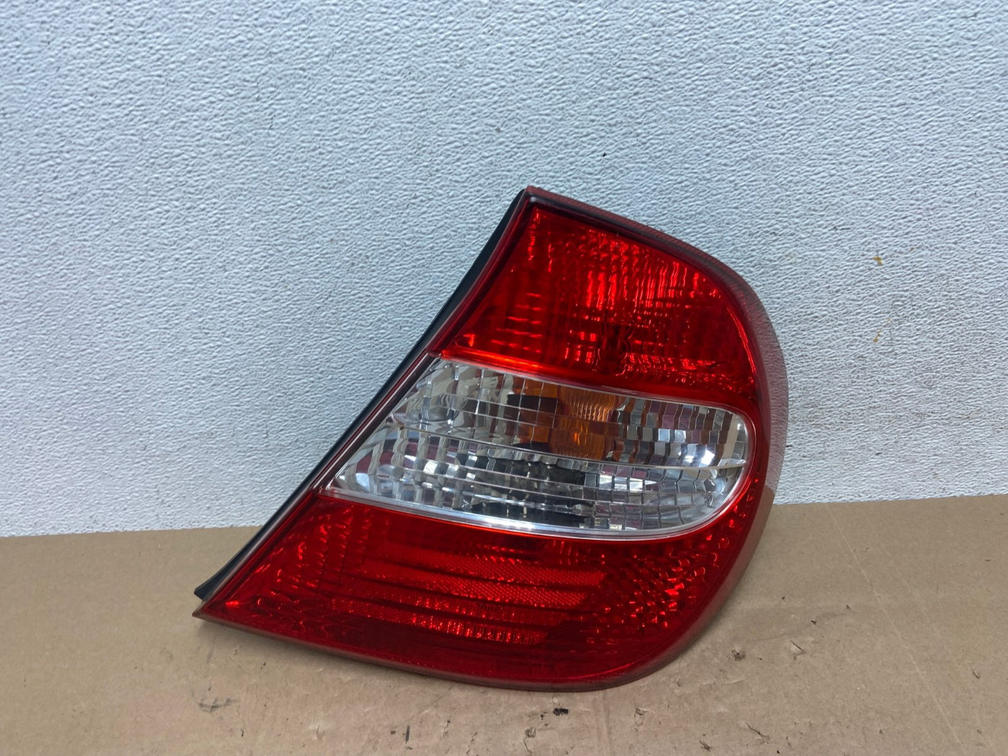2002 2003 2004 Toyota Camry Tail Light Right Passenger Rh Side AE6147 LK0