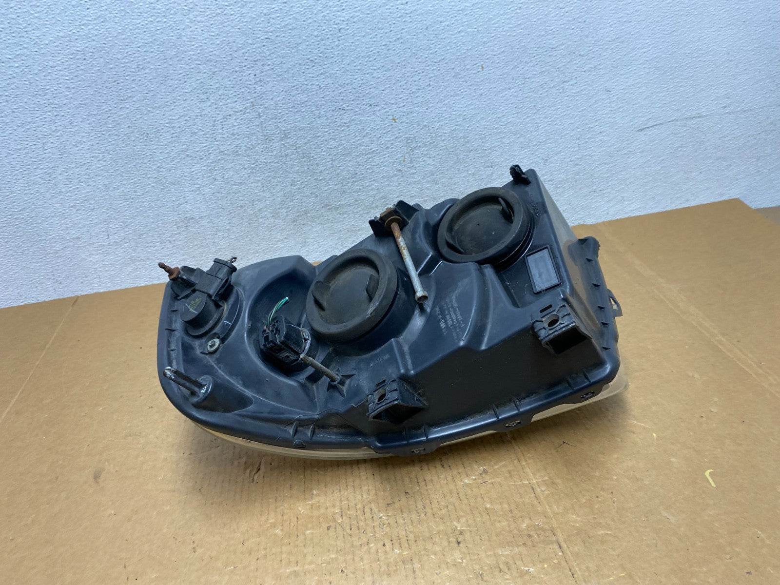 2003 - 2006 Ford Expedition Right Passenger Side Headlight Halogen AD9295 DW6