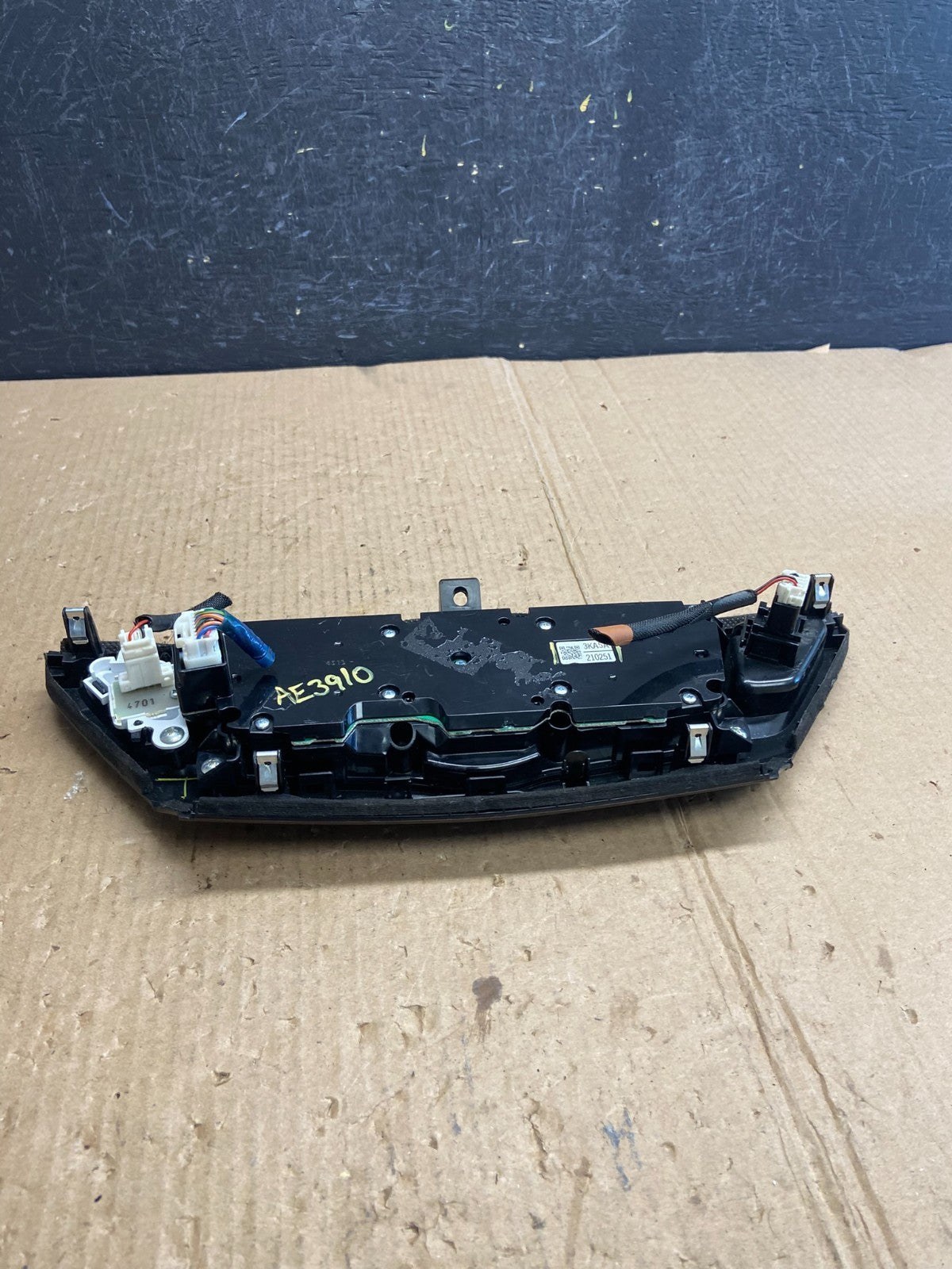 2013 to 2018 Nissan Pathfinder Radio Audio Climate Control AE3910 DG6