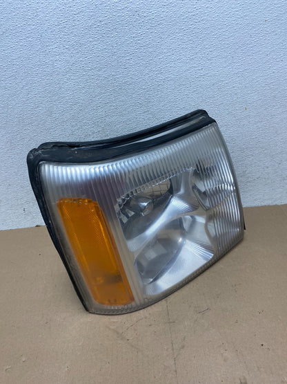 2002-2006 Cadillac Escalade Right Passenger Side Xenon HID Headlight AG45302