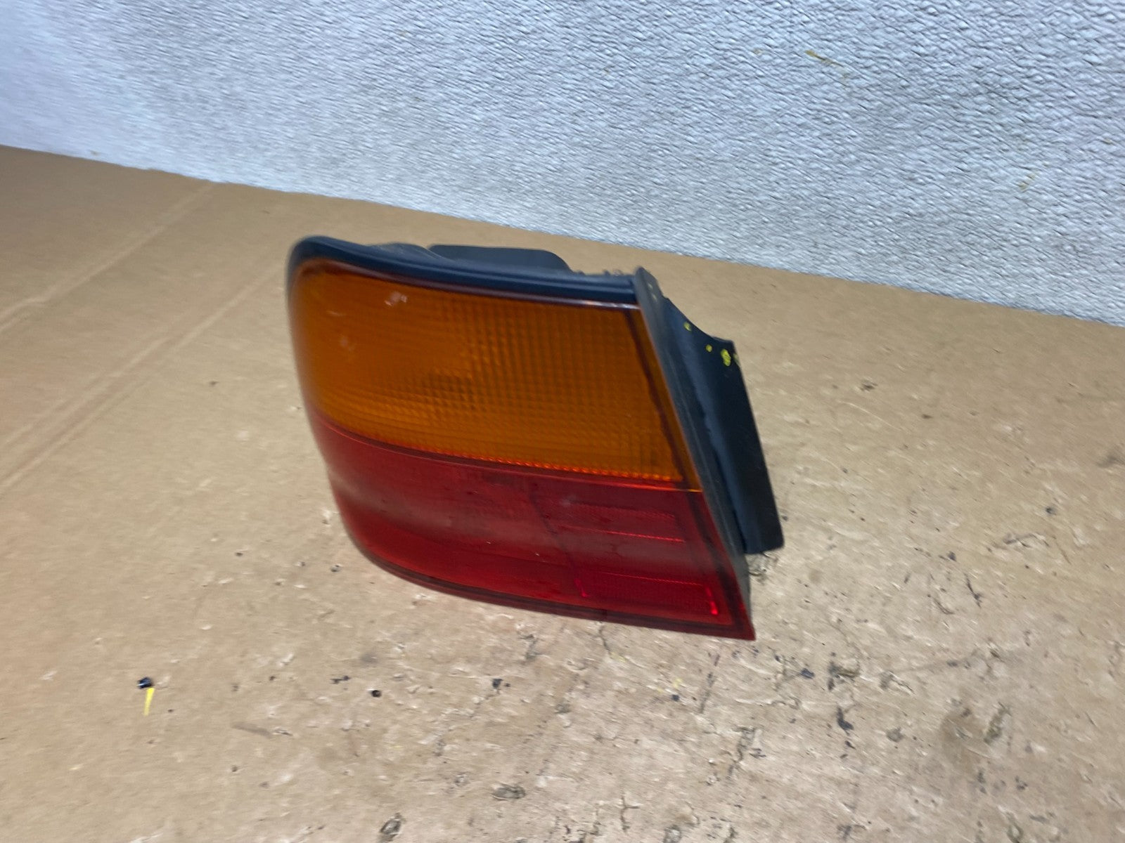 1995 1996 Nissan Maxima Left Driver LH Side Tail light Oem V5758 DW1