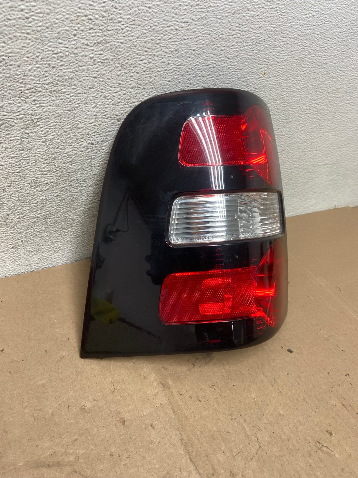 2006 to 2010 Ford Explorer Left Driver Lh Side Tail light AG4746 LK2