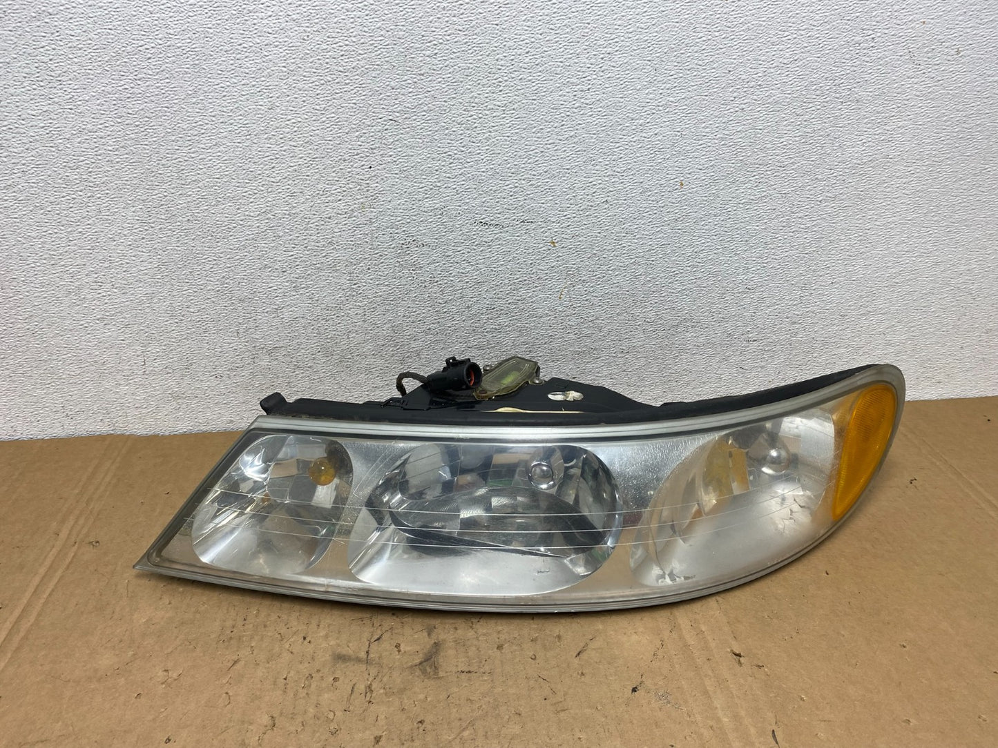 1999 to 2002 Lincoln Continental Left Driver LH Side Headlight AD3227 DW0