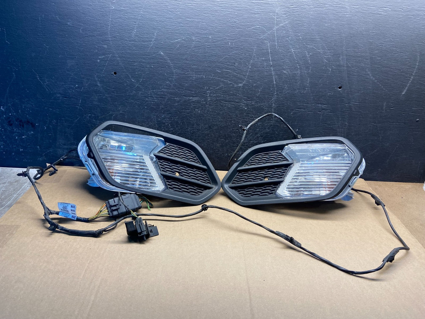 2017 to 2019 Ford Escape Front Lower Left+Right Set Fog Light Cover Oe AF9246 DG0