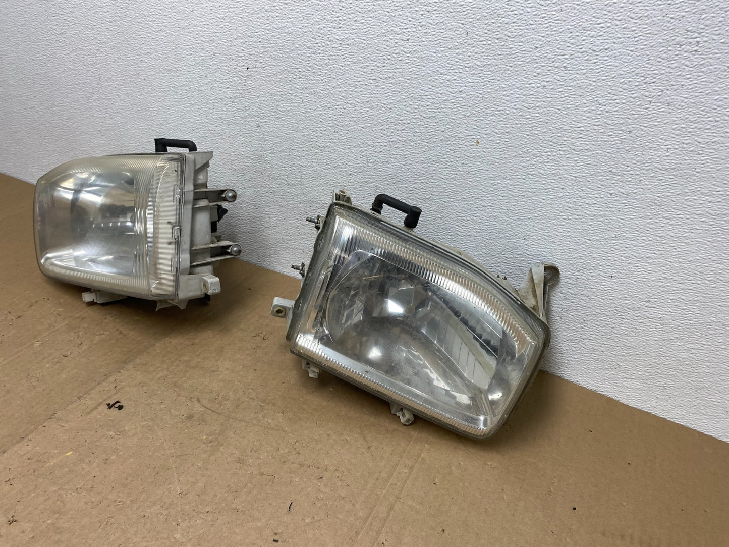 1999-2004 Nissan Pathfinder Left+Right Side Set Halogen Headlights AC5823 DW1