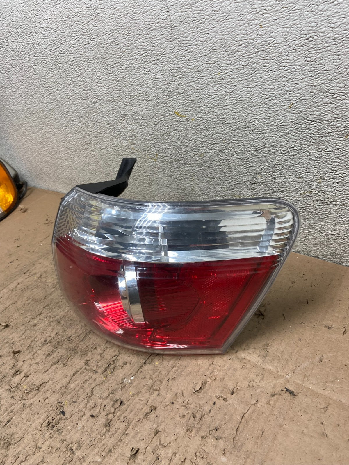2007 to 2012 GMC Acadia Halogen Tail Light Right Passenger RH Side Y4840 PS1