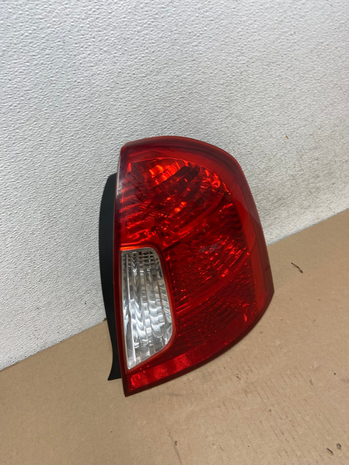 2006-2011 Hyundai Accent Sedan Right Passenger Side Rh Tail Light AG6636 LK2
