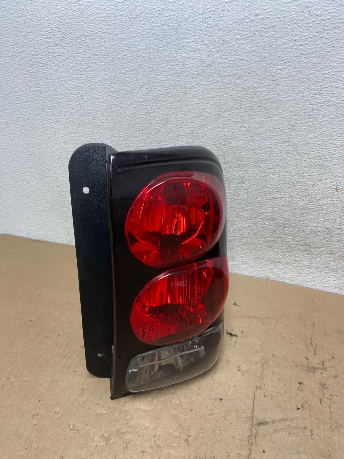 2002 to 2009 Chevrolet Trailblazer Right Passenger Rh Tail Light DEPO AG5626 LK2