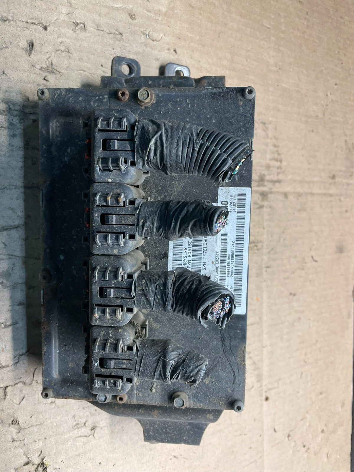 2008 2009  Caravan Town & Country 3.8L Engine Control Unit ECU Module T7464 DG0