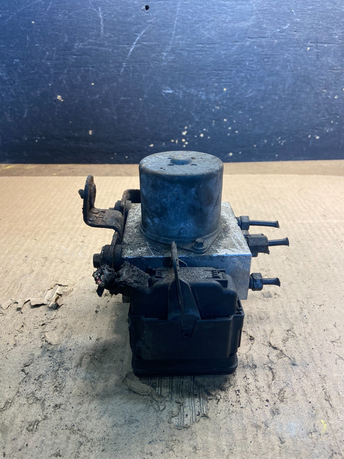 2014 2015 FORD E350 Van  ABS Anti Lock Brake Pump Module Z8981 DG4