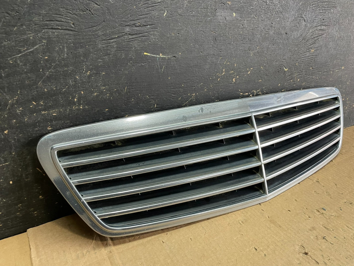 2000 to 2002 Mercedes-Benz S-Class S500 S430 Front Upper Grille OEM AB32201