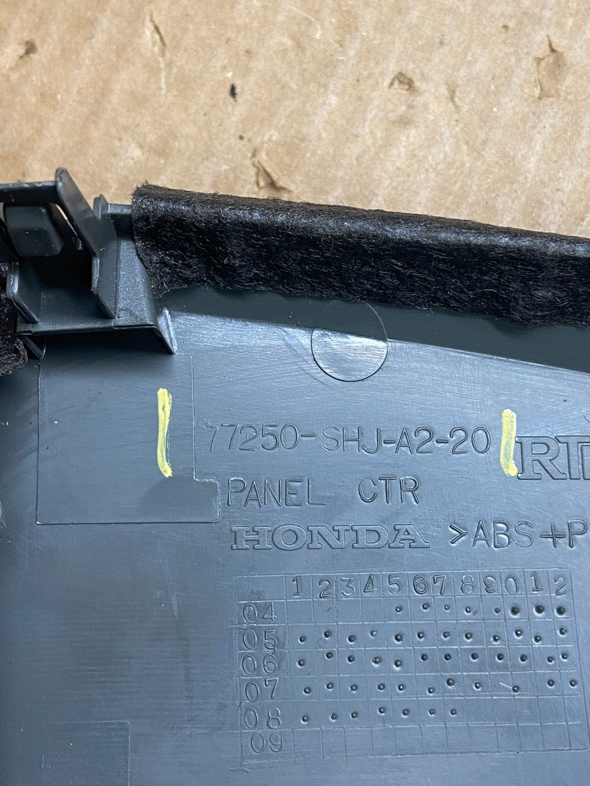 2005 to 2010 Honda Odyssey  Radio Climate Control Dash Trim Bezel Z4258 DG6