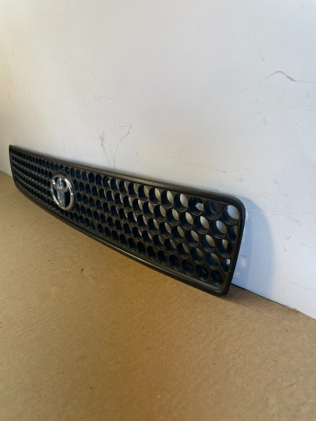 1996 1997 Toyota RAV4 Front Upper Grill Grille AH0385 DG1