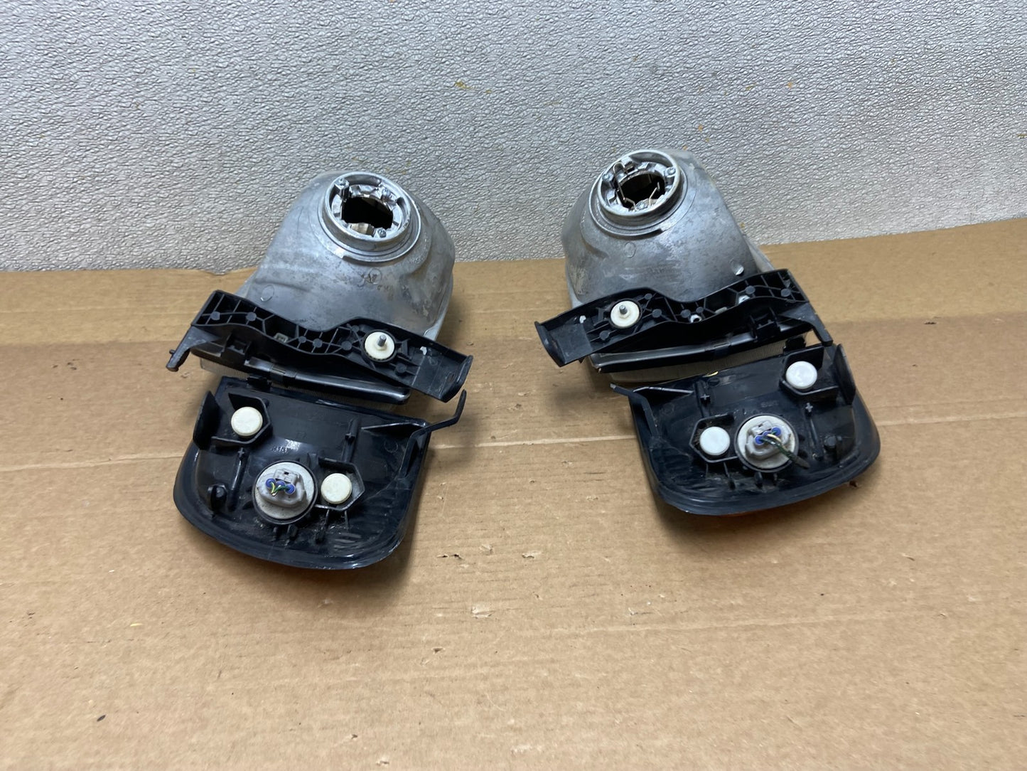 2000 - 2004 Toyota Tundra Left+Right Side Halogen Headlights AB5090 DW11