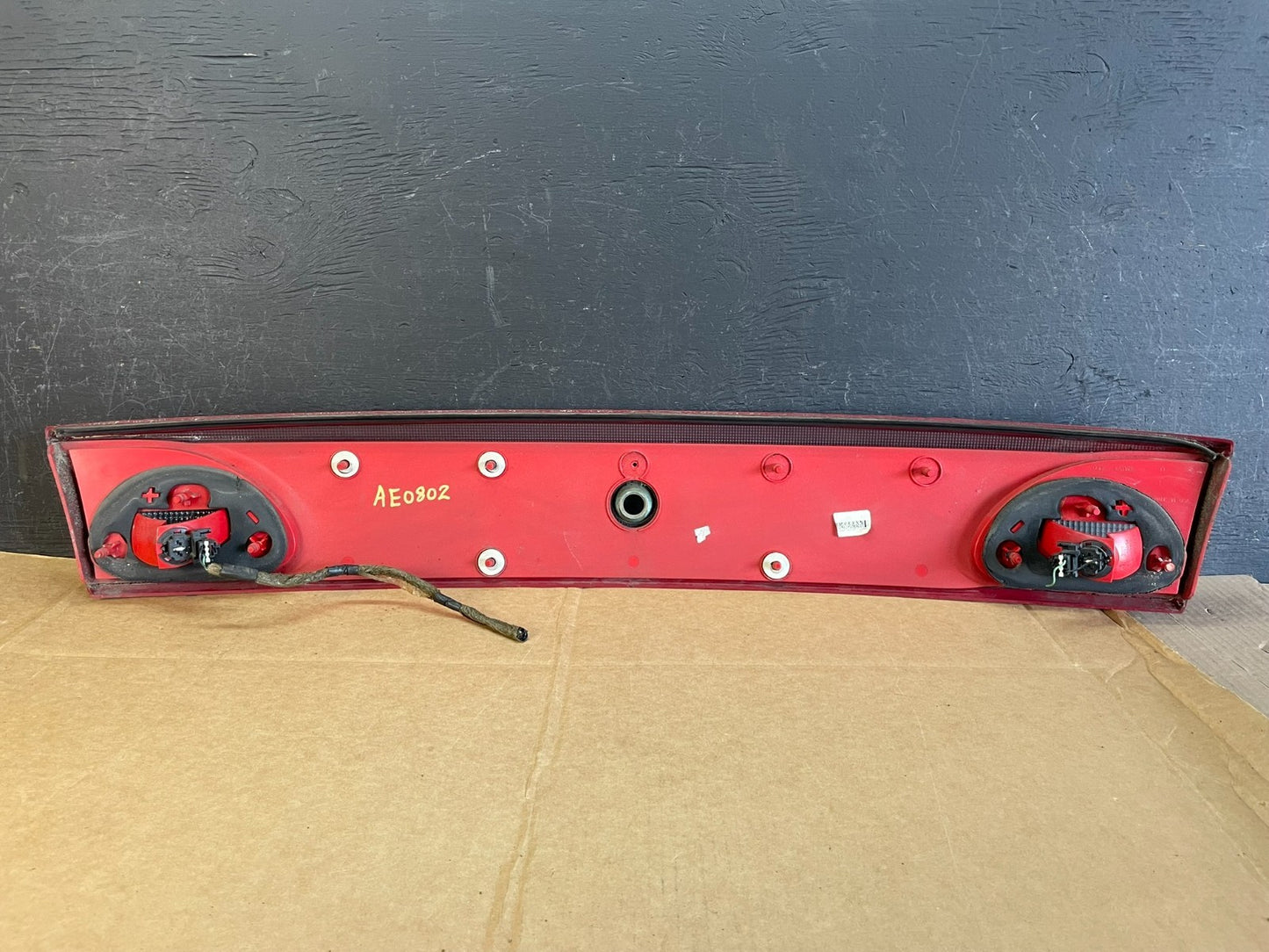 2003 2004 2005 Chevrolet Cavalier Rear Trunk LID Center Tail Light AE0802 DG5