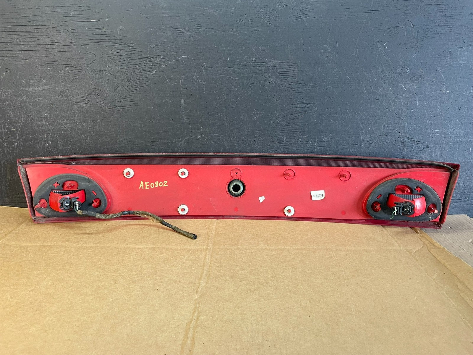 2003 2004 2005 Chevrolet Cavalier Rear Trunk LID Center Tail Light AE0802 DG5