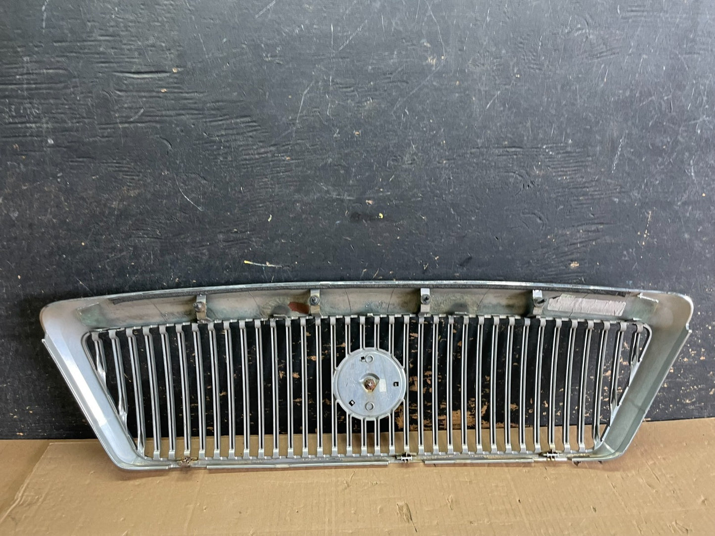 2003 to 2005 Mercury Grand Marquis Front Upper Grill Grille OEM aa8915 DG4