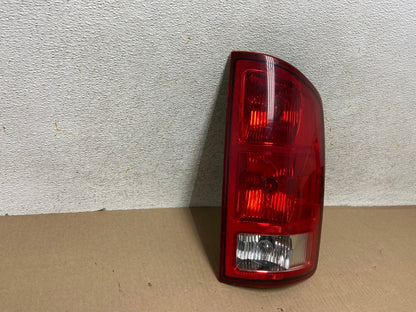 2002 to 2006 Dodge Ram 1500 Right passenger Rh side Tail Light AH4367 LK1