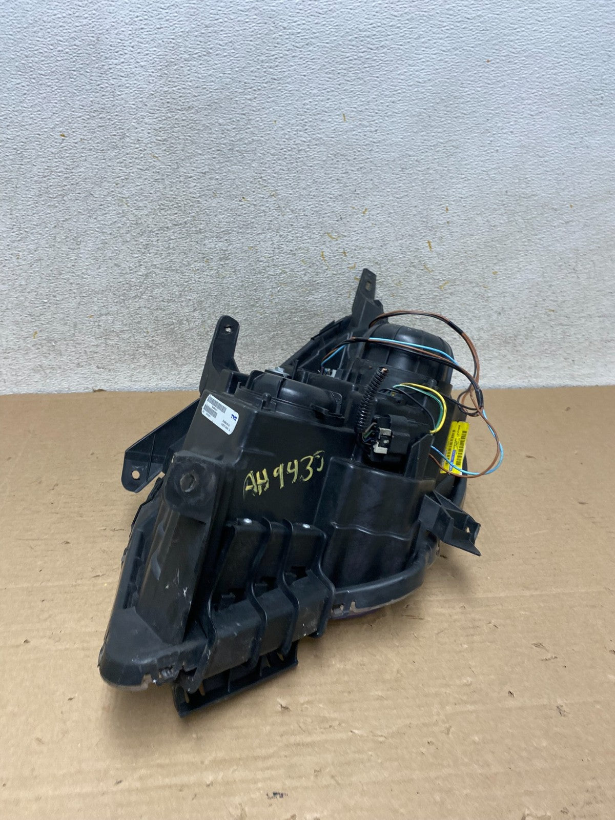 2010 - 2015 Chevrolet Equinox Halogen Headlight Right Passenger Side AH9438 DW7