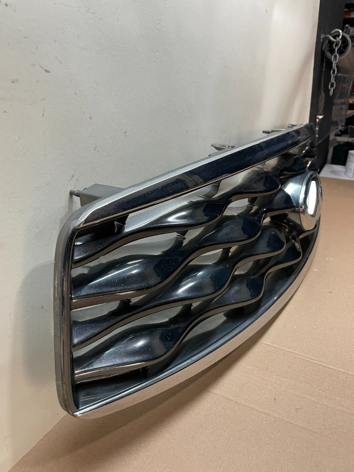 2009 to 2011 Infiniti FX35 FX50 Front Upper Grill Grille W/ Emblem AI8605 DG2