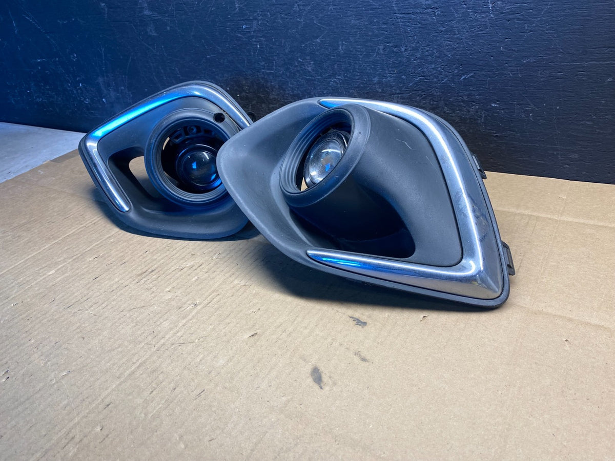 2010 to 2015 Mitsubishi Outlander Sport Left+Right Set Fog Lights AD5043 DG1