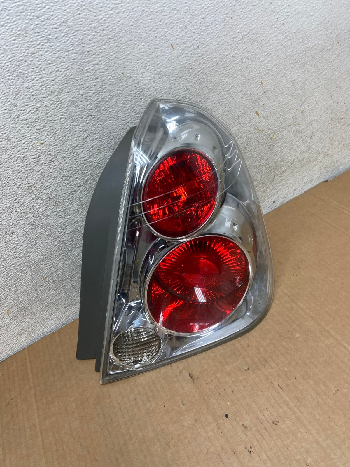 2005 to 2006 Nissan Altima Tail Light Right Passenger RH Side AI8405 LK2