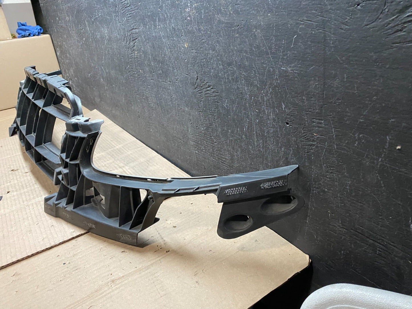 2009 2010 2011 Audi A6 Front Bumper Grille Bracket Retainer G7931 PS1