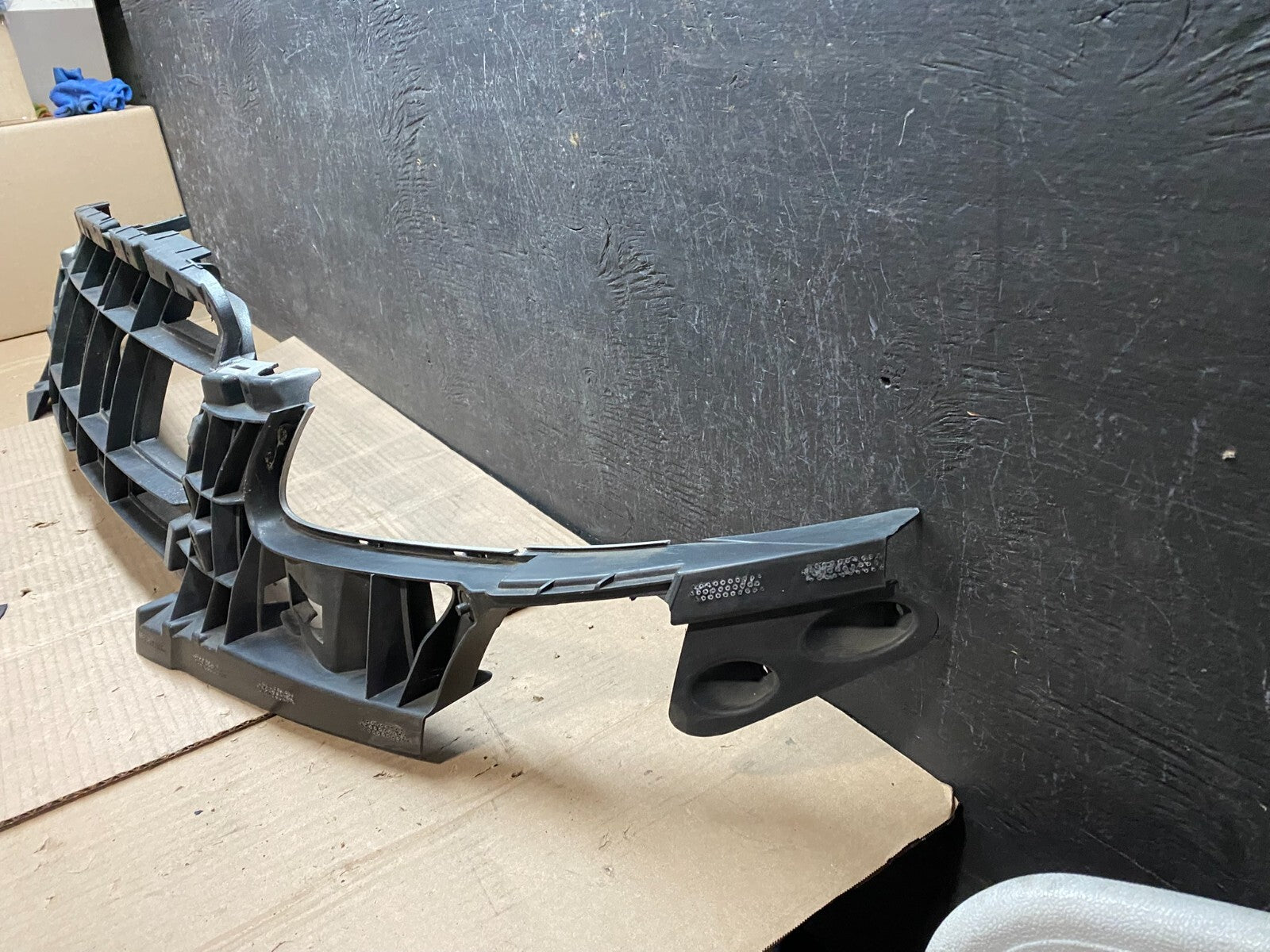 2009 2010 2011 Audi A6 Front Bumper Grille Bracket Retainer G7931 PS1