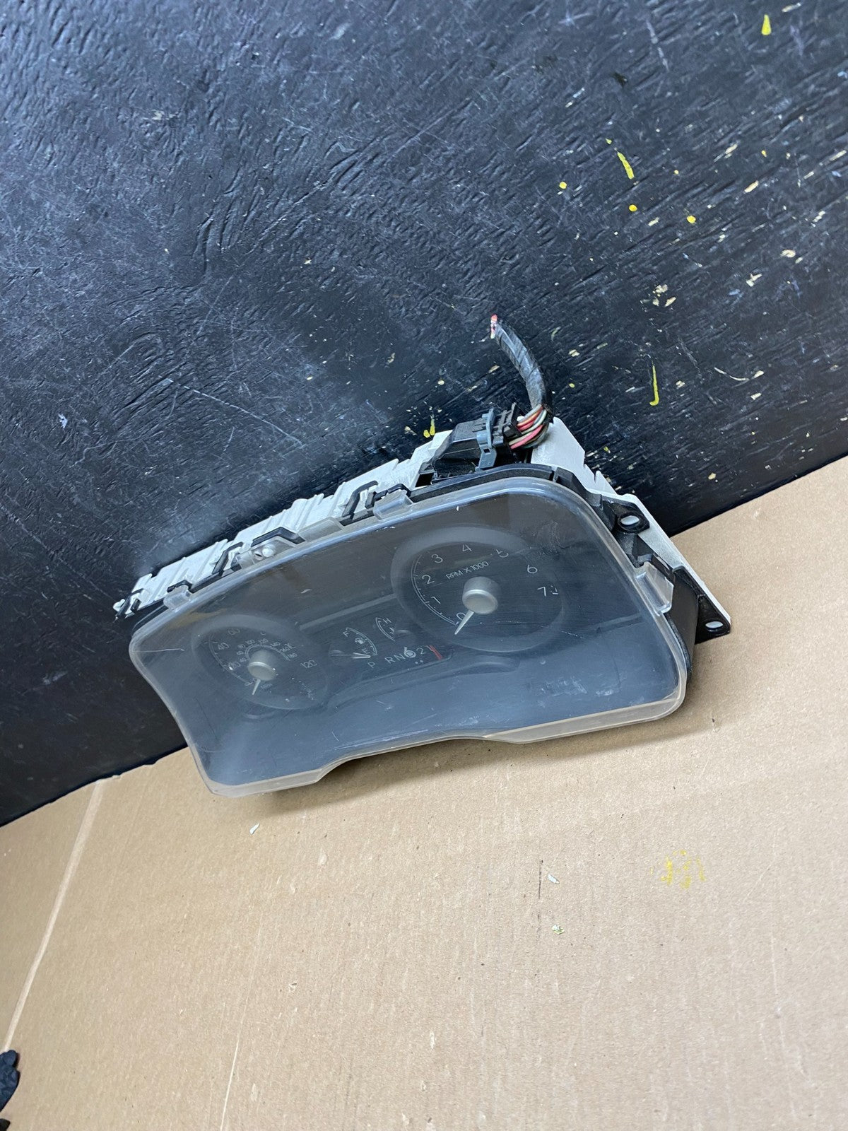 2009 to 2011 Lincoln Town Car Speedometer Cluster Gauge t4400 DG3