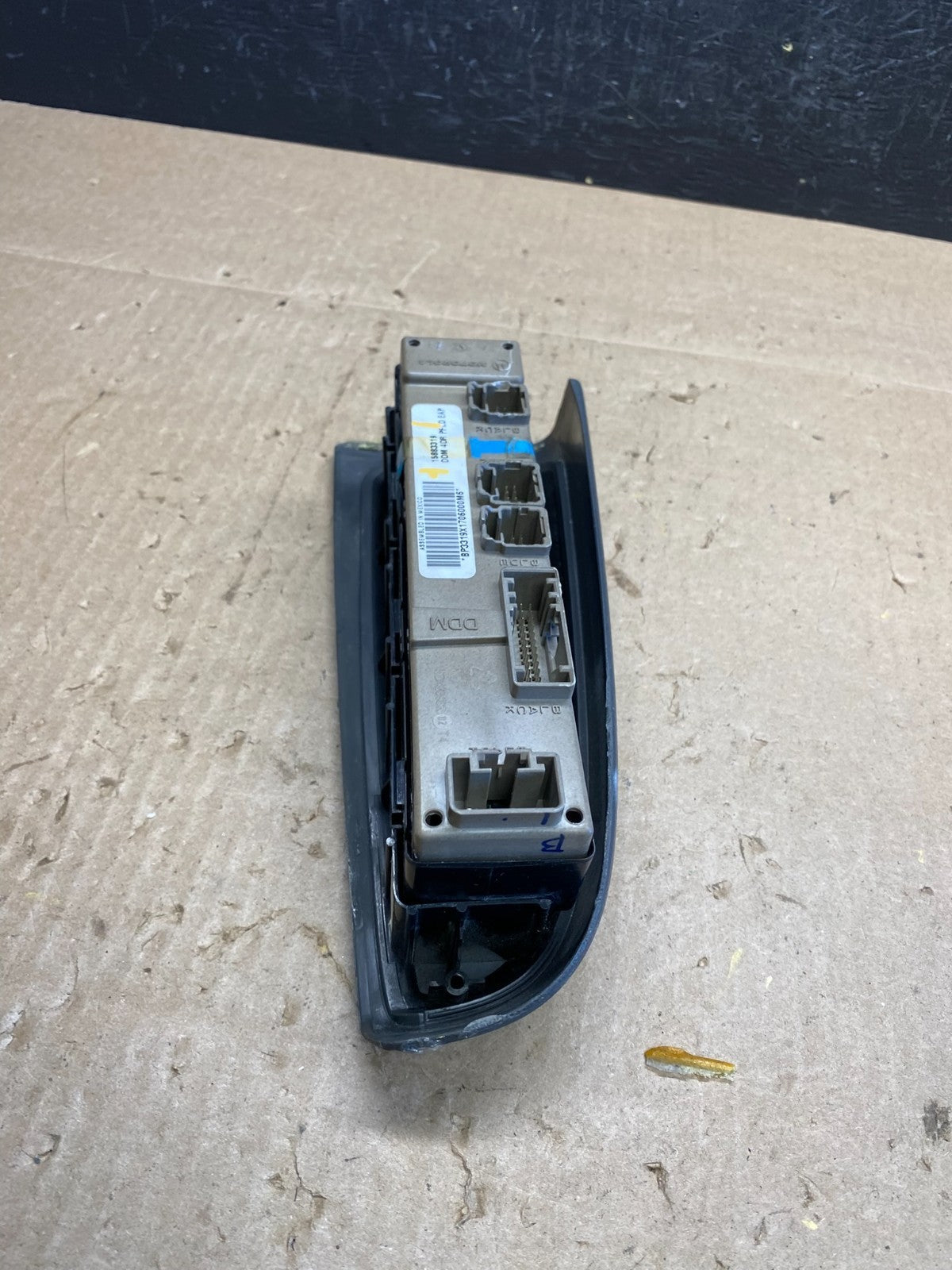 2003 to 2006 Suburban Tahoe Yukon Front Left Driver Window Switch AC6556 DG4