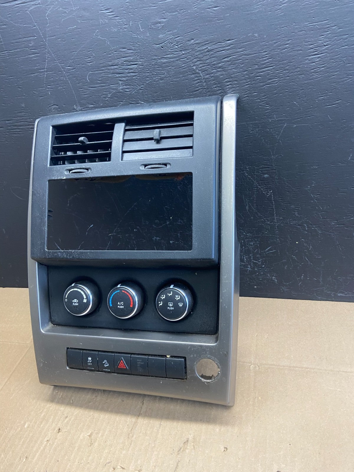2008 to 2012 Jeep Liberty Dash Climate Temperature Control Radio Bezel AB9421 DG1