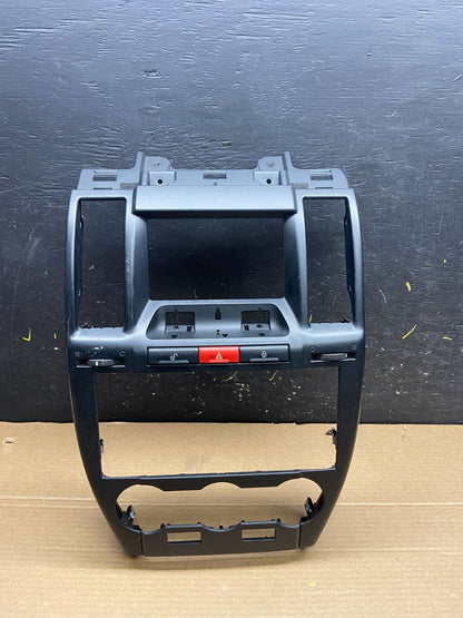 2008 - 2012 Land Rover LR2 OEM Center Radio Climate Dash Air Vent Bezel w0129 DG0