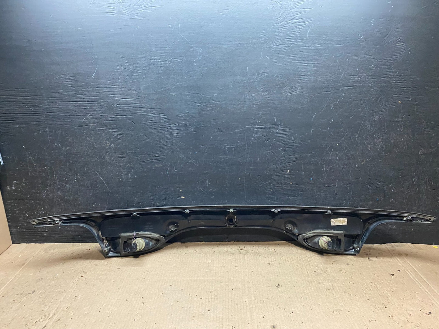 2000 to 2002 Ford Taurus Sedan Trunk Rear Center Lid Tail Light Panel J0544 DG5