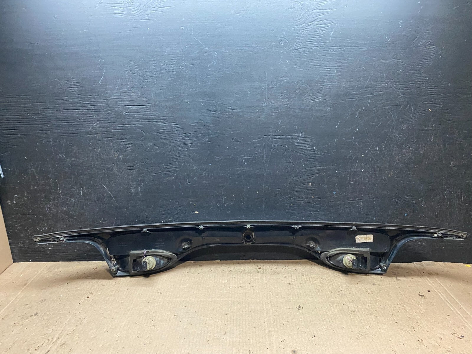 2000 to 2002 Ford Taurus Sedan Trunk Rear Center Lid Tail Light Panel J0544 DG5