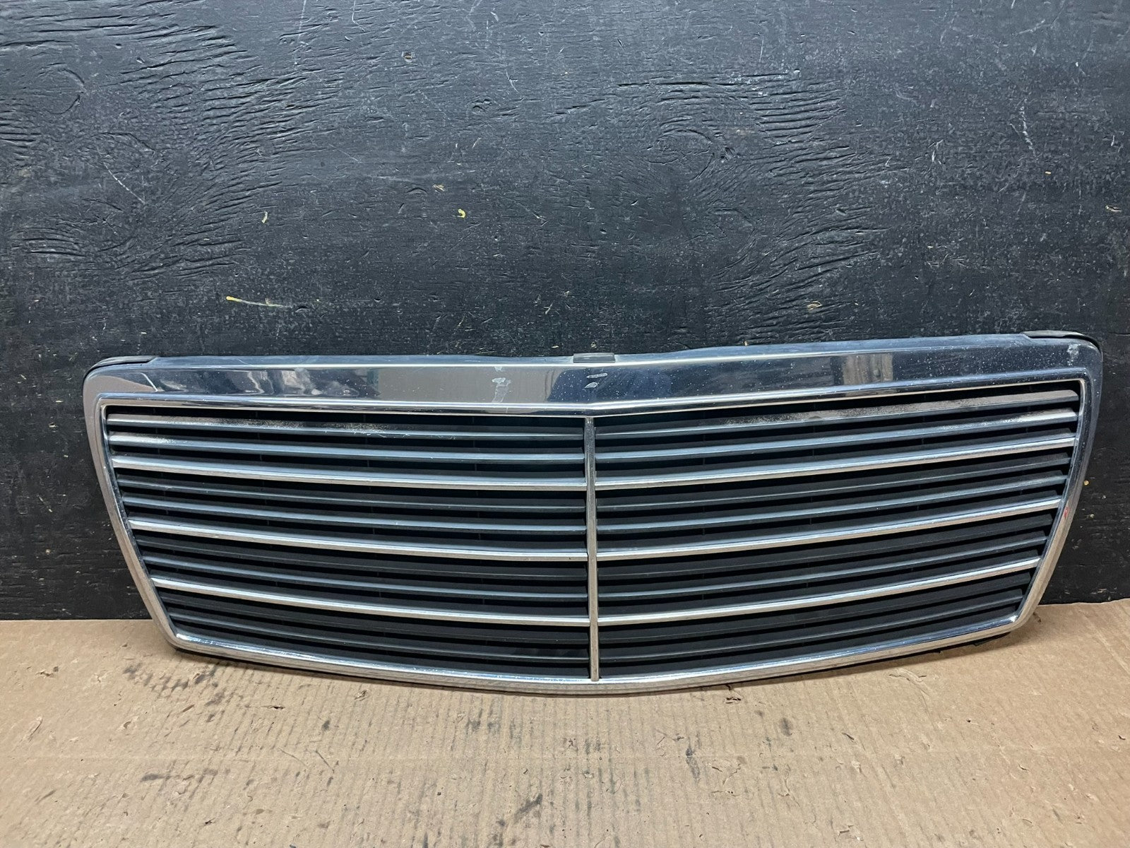 1994 to 1998 Mercedes-Benz W140 S600 S500 S320 Front Upper Grille OEM Y1263 DG0