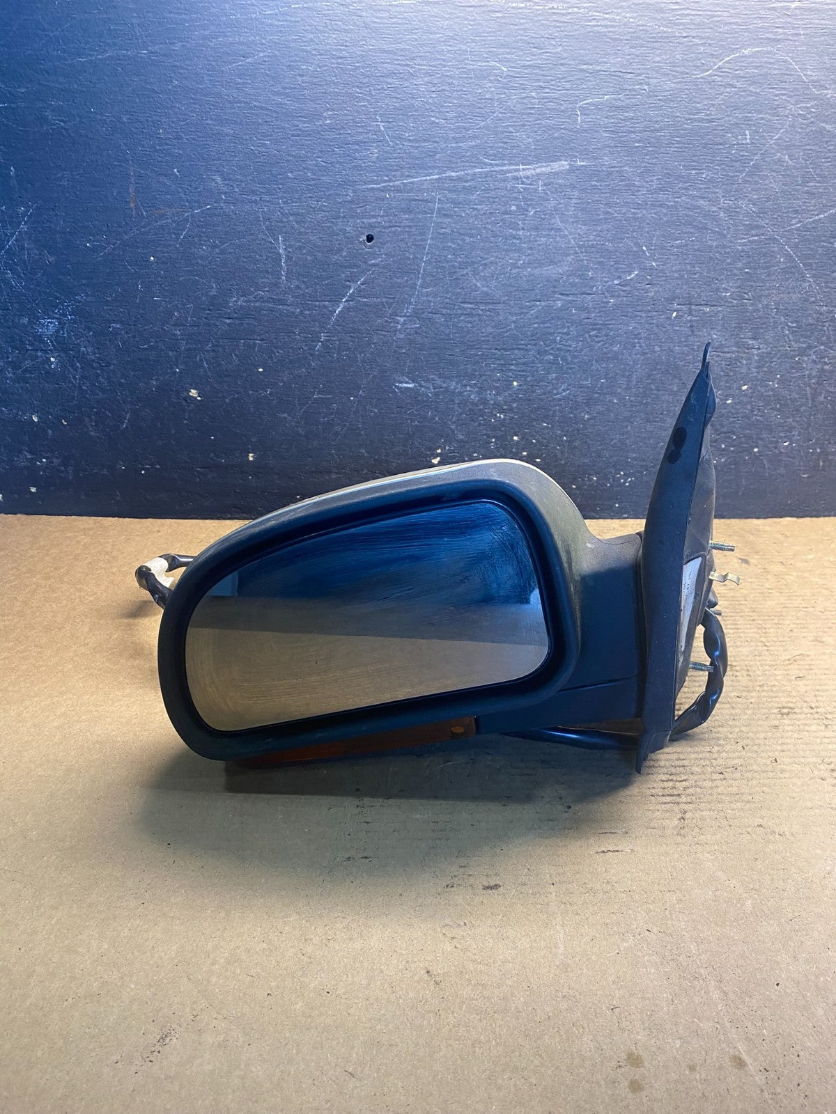 2002 to 2009 GMC Envoy Left Driver LH Side Door Trn Signal Mirror View AA1774 MS9