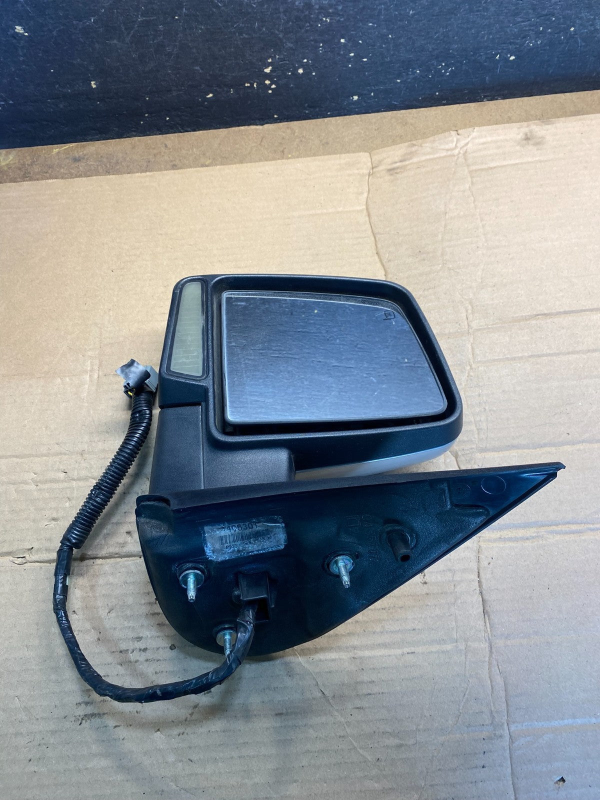 2003 to 2005 Lincoln Aviator Left Driver Side Door Heated Mirror AA5610 MS4