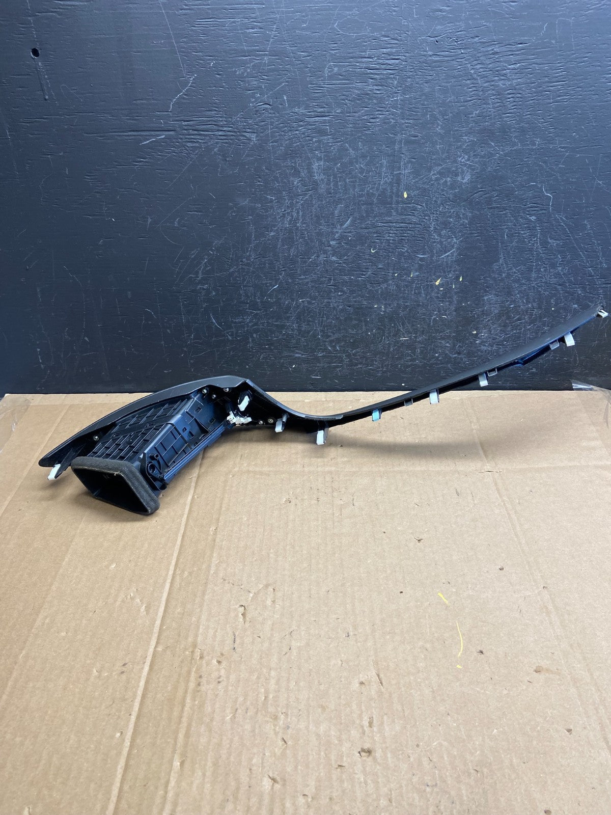 2013 to 2017 Hyundai Elantra GT Dashboard Left Air Vent ad2129 DG2