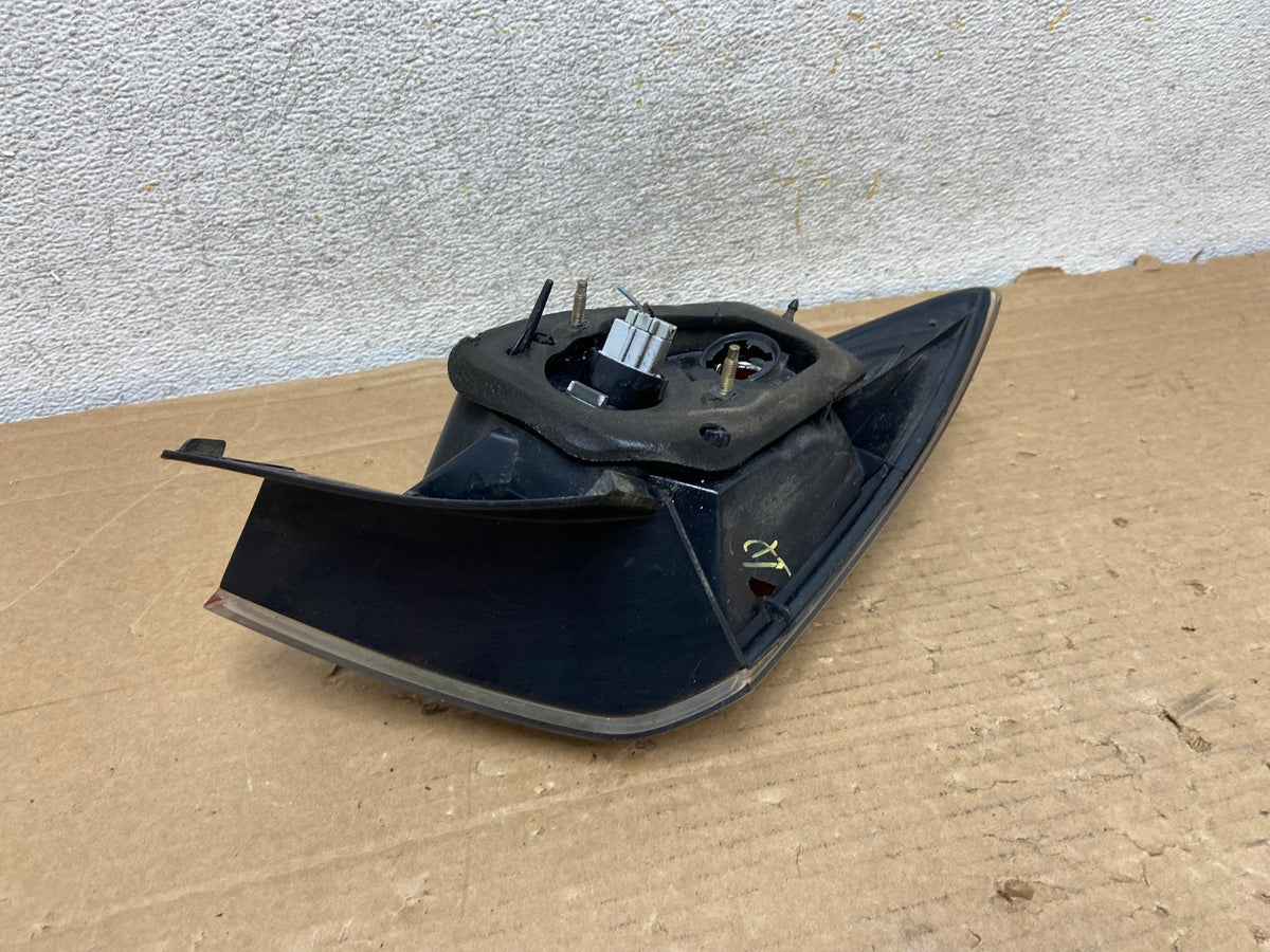 2004 2005 2006 Mazda 3 Hatchback Right Passenger Side Tail Light AH8858 LK4