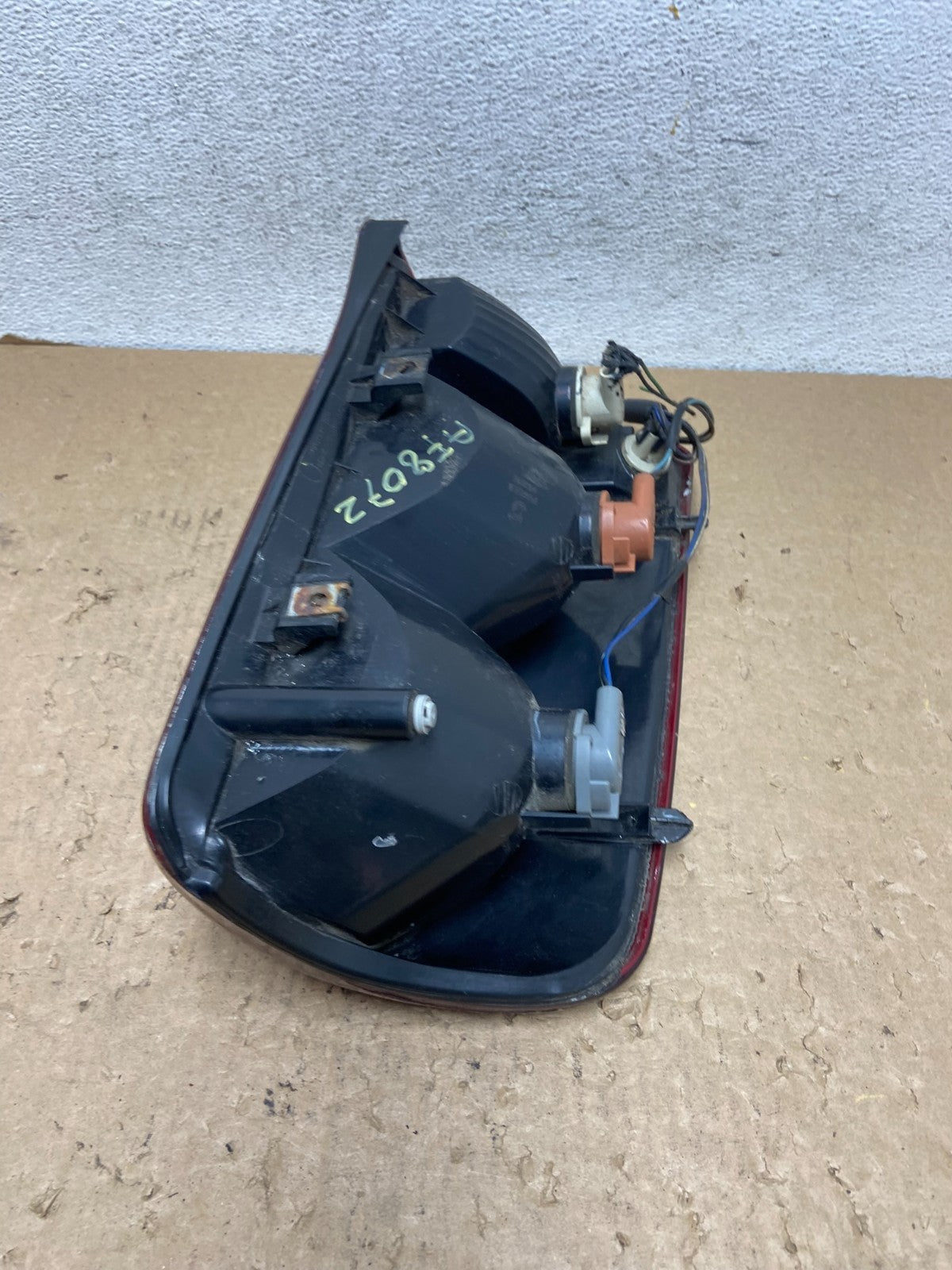 2002 to 2006 Cadillac Escalade Right Passenger RH Side Tail Light AF8072 DW5