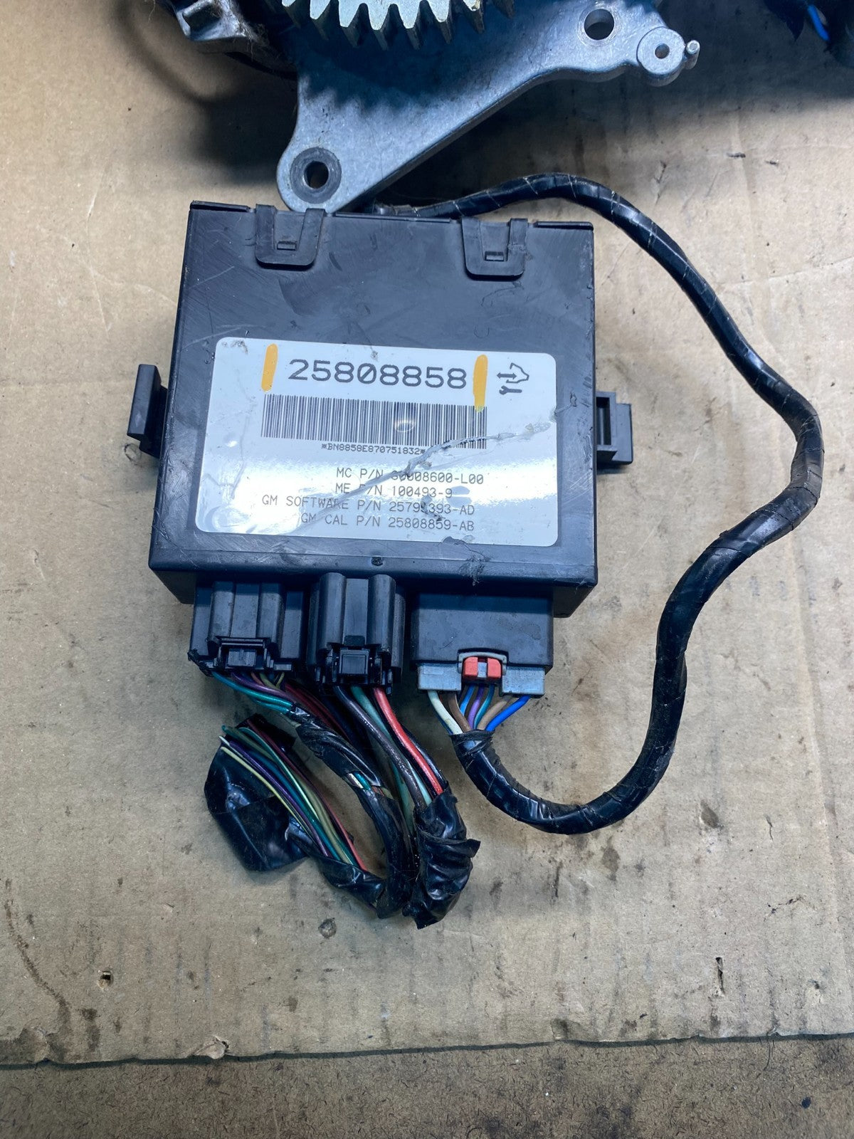 2007 2008 Acadia Enclave Escalade Suburban Liftgate Door Module Motor AB4240  DG1