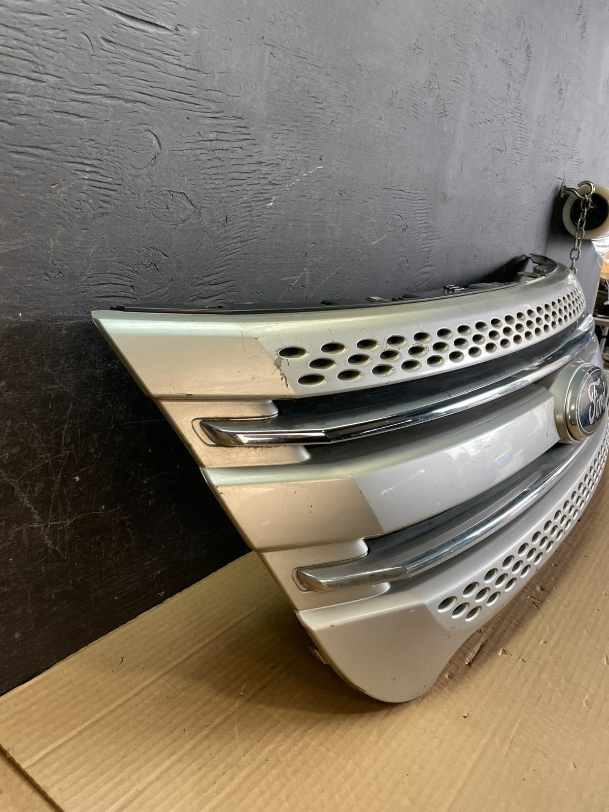 2011 to 2015 Ford Explorer Upper Front Grill Grille ae9963 DG2