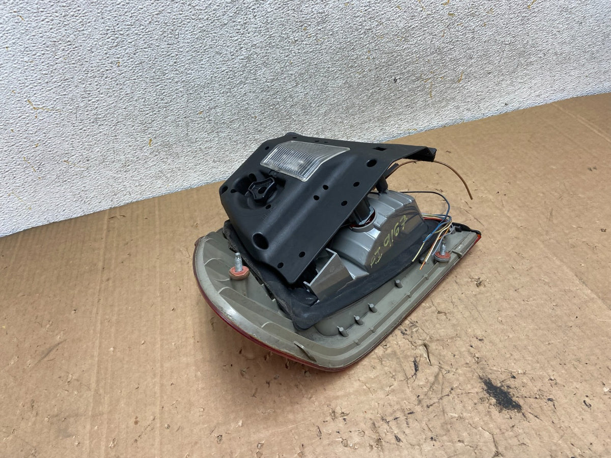 2002 - 2005 BMW 3 E46 Series Right Passenger RH Side Tail Light AI9167 LK4