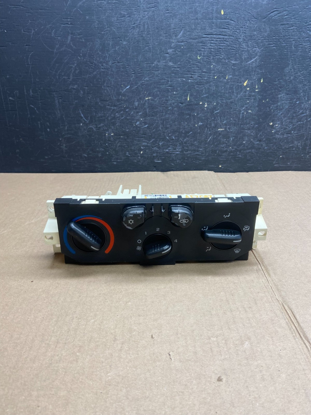 2004 to 2008 GMC Chevrolet Canyon Colorado Climate Control A/C Panel AE2082 DG0